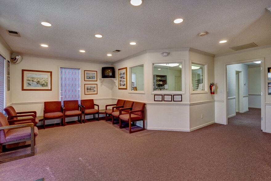 More Photos Of 14 Medical Center Dr SW, Supply Medical For Sale