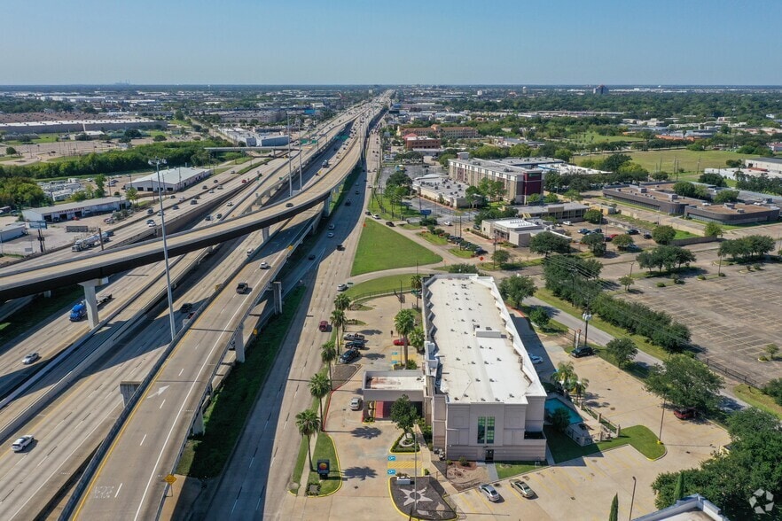 More Photos Of 11050 Southwest Fwy, Houston Hotel For Sale