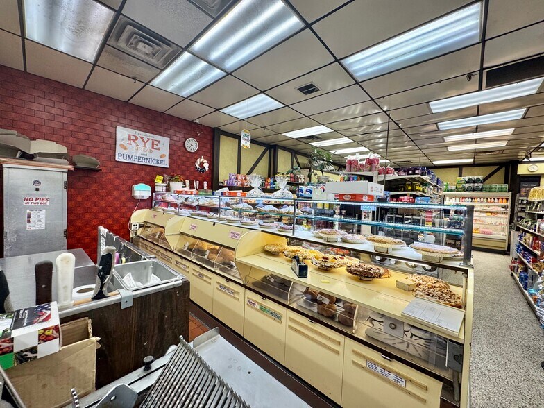 More Photos Of 560 Franklin Ave, Franklin Square Freestanding For Sale