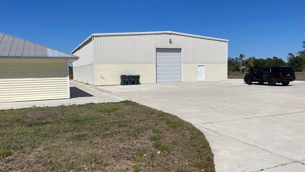 Primary Photo Of 6304 Tropicaire Blvd, North Port Showroom For Lease