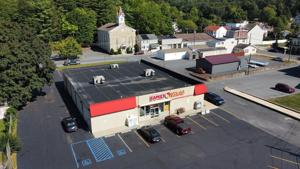 More Photos Of 14 Spring St, Tremont Freestanding For Sale