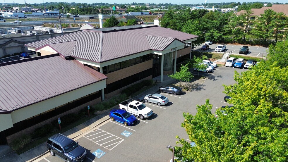 More Photos Of 10601-10687 Gaskins Way, Manassas Office For Lease