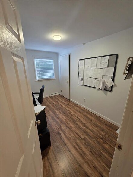 More Photos Of 6864 E Genesee St, Fayetteville Office Residential For Lease