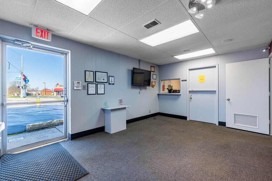 More Photos Of 6 S Smithville Rd, Dayton Office For Sale