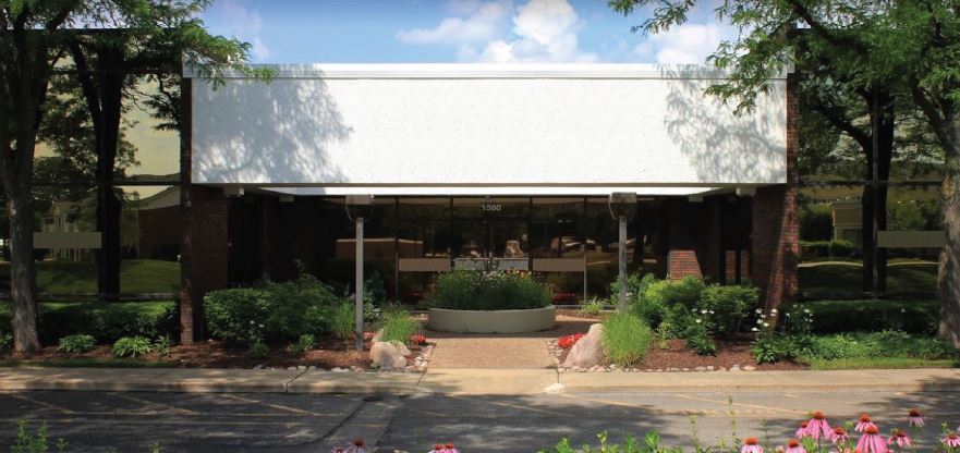 More Photos Of 1500 S Wolf Rd, Wheeling Warehouse For Lease