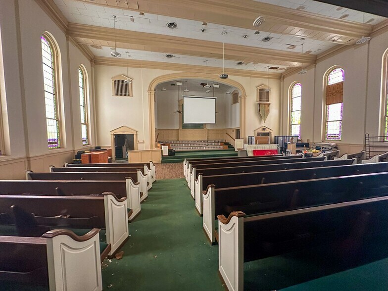 More Photos Of 247 S Barron St, Rusk Religious Facility For Sale