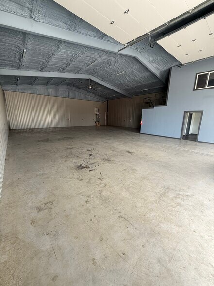 More Photos Of 4235 FM 78, McQueeney Flex For Lease
