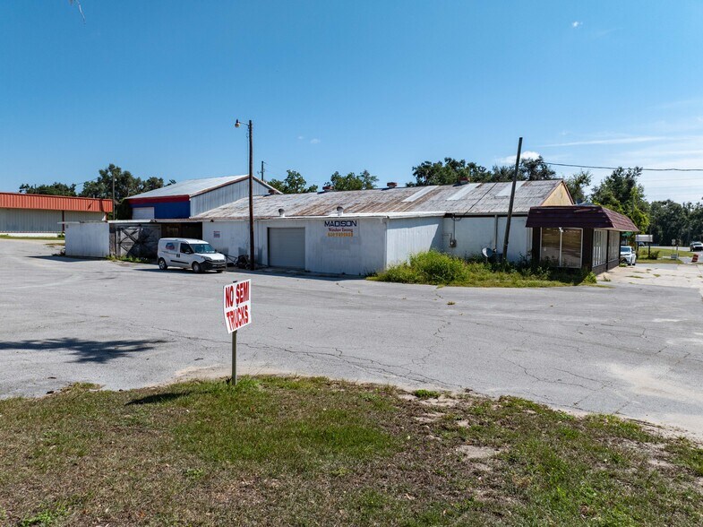 More Photos Of 633 NE Colin Kelly Hwy, Madison Freestanding For Sale