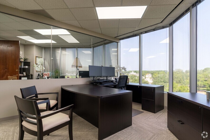 More Photos Of 7077 Bonneval Rd, Jacksonville Unknown For Lease