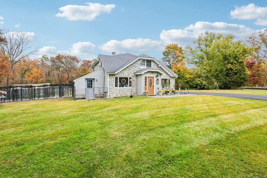 More Photos Of 170 S Hope Chapel Rd, Jackson Specialty For Sale