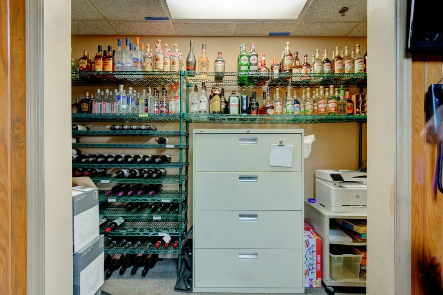 More Photos Of 1702 Park Hill Dr, Gainesville Restaurant For Sale