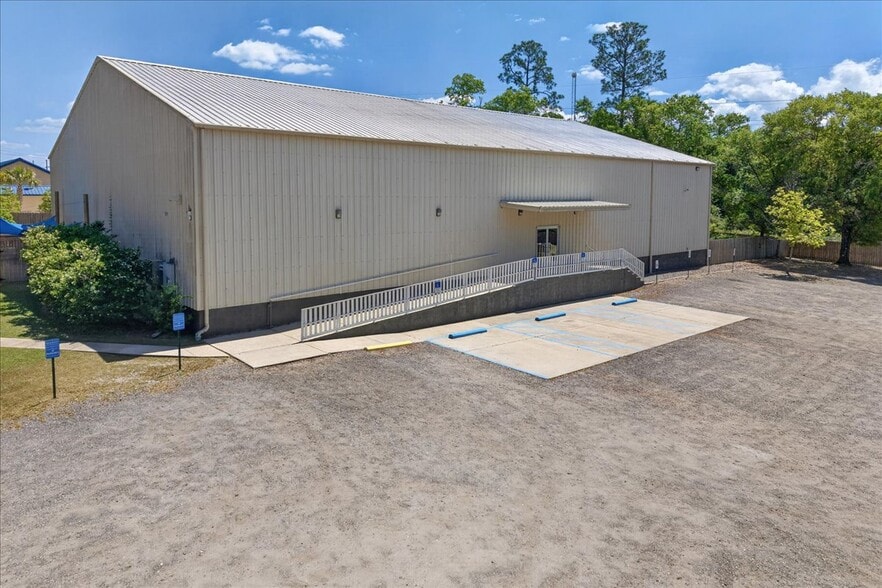 More Photos Of 100 Duggan Ave, Crestview Specialty For Sale