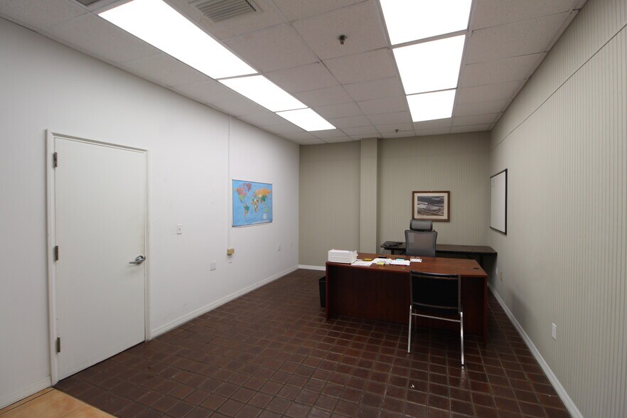 More Photos Of 4700 Middle Ave, Sarasota Warehouse For Sale