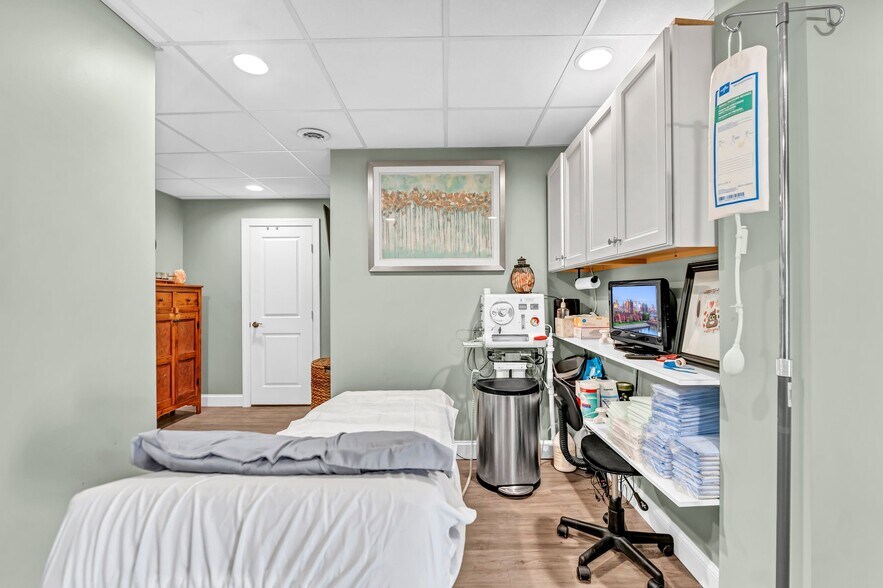 More Photos Of 6576 E Quaker St, Orchard Park Freestanding For Sale