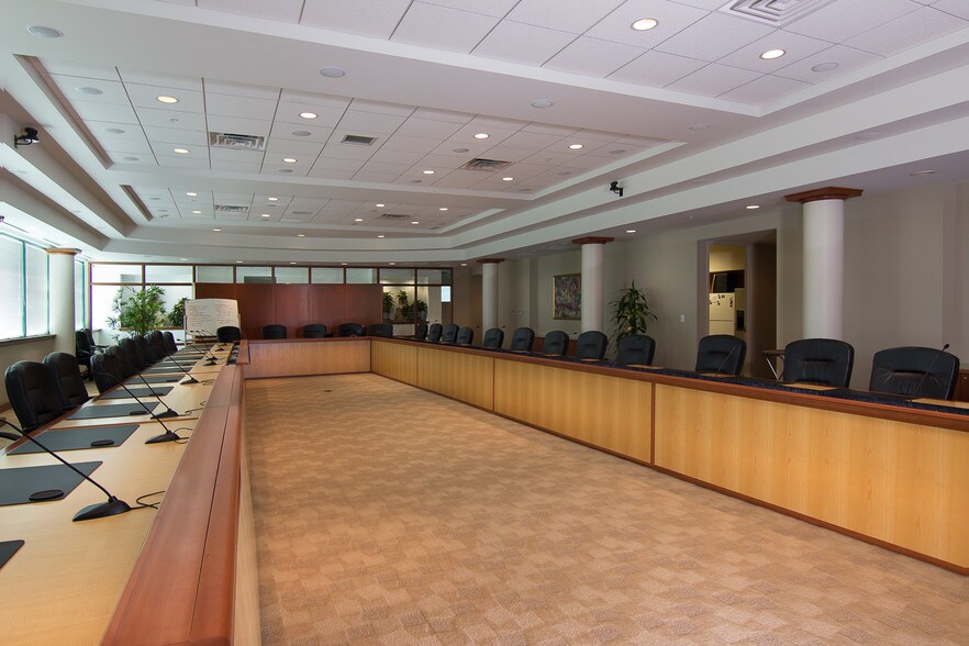 More Photos Of 800 Enterprise Dr, Horsham Township Office For Lease