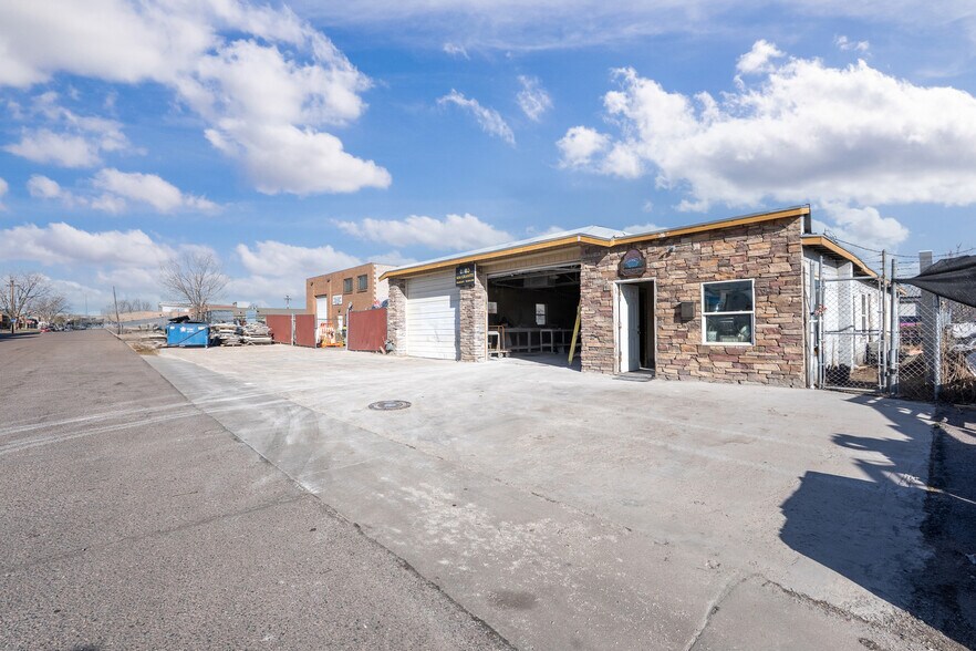 More Photos Of 1031 W 46th Ave, Denver Warehouse For Sale