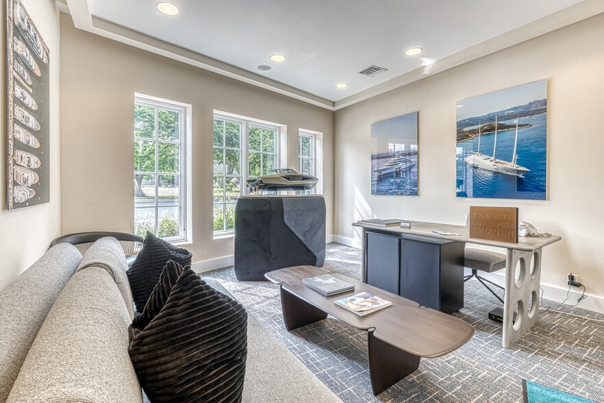 More Photos Of 126-130 N Main St, East Hampton Office For Lease