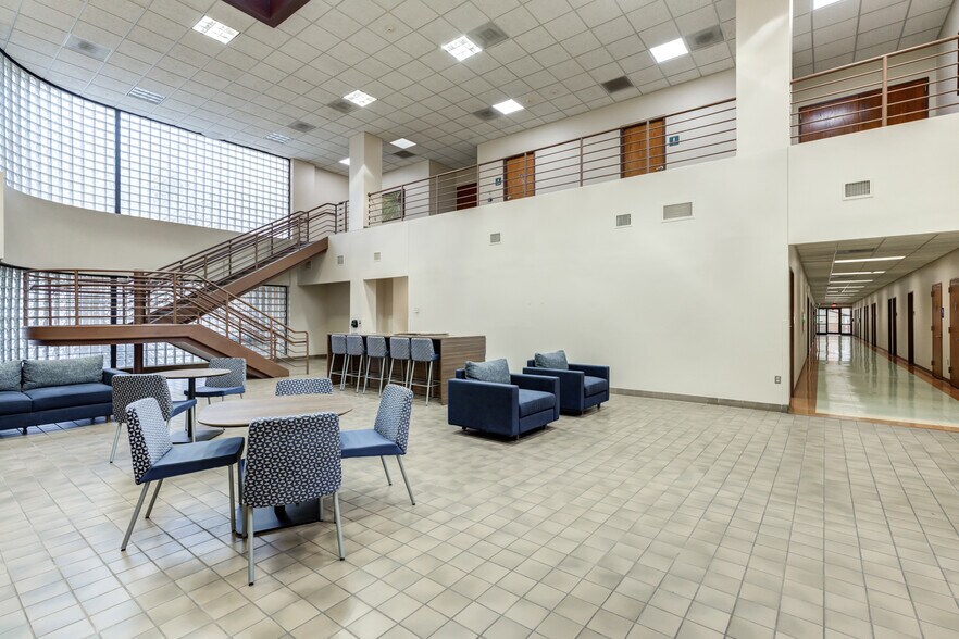 More Photos Of 3802-3806 Interstate 27, Lubbock Office For Sale