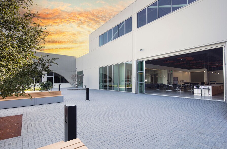 More Photos Of 150 Industrial Rd, San Carlos Flex For Sale