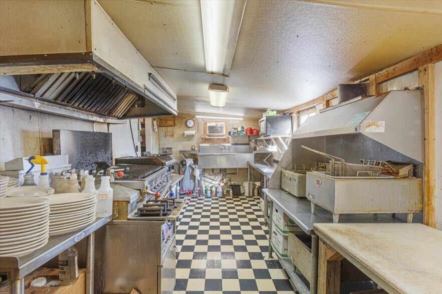 More Photos Of 206 1st St, Soldier Restaurant For Sale