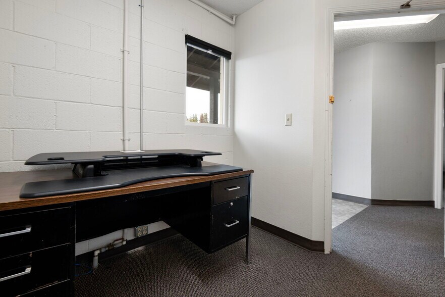 More Photos Of 16440 Finley Butte Rd, La Pine Office For Sale