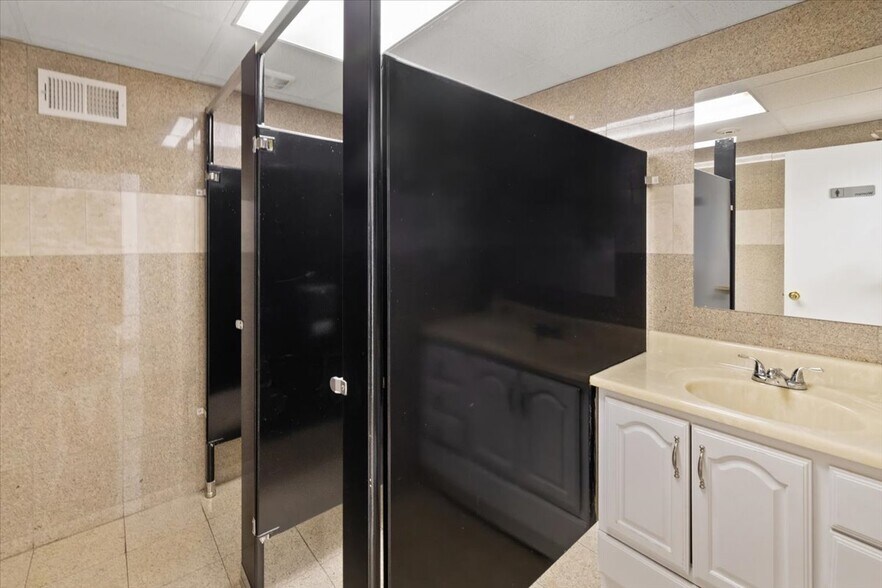 More Photos Of 24 Wyckoff Ave, Waldwick Medical For Lease