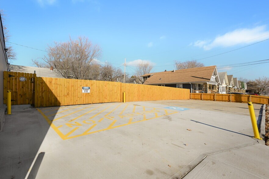 More Photos Of 3200 E 31st St, Kansas City Freestanding For Sale