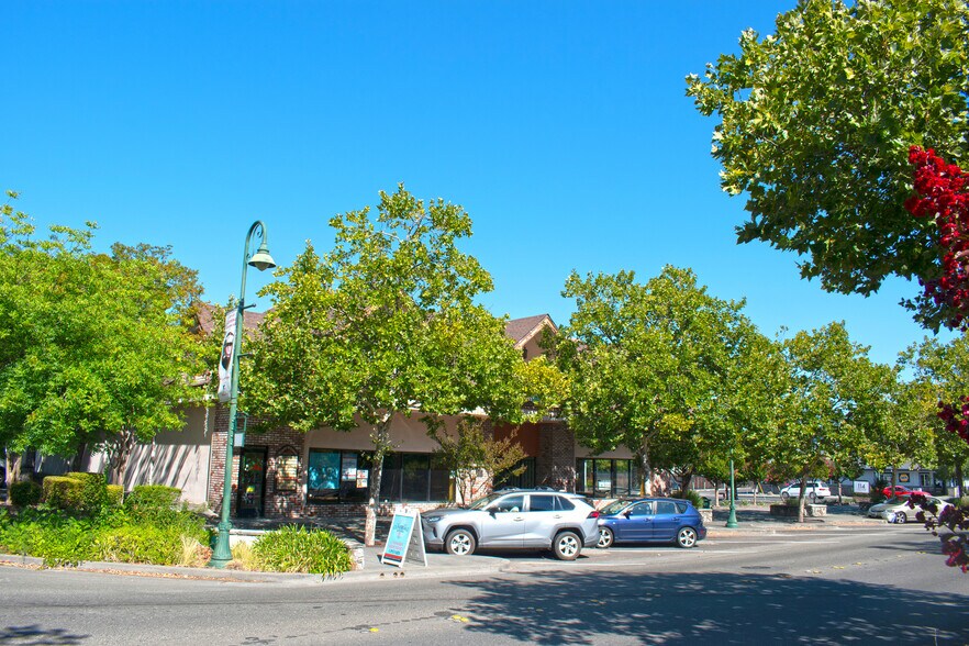 More Photos Of 124-148 S Cloverdale Blvd, Cloverdale Freestanding For Lease