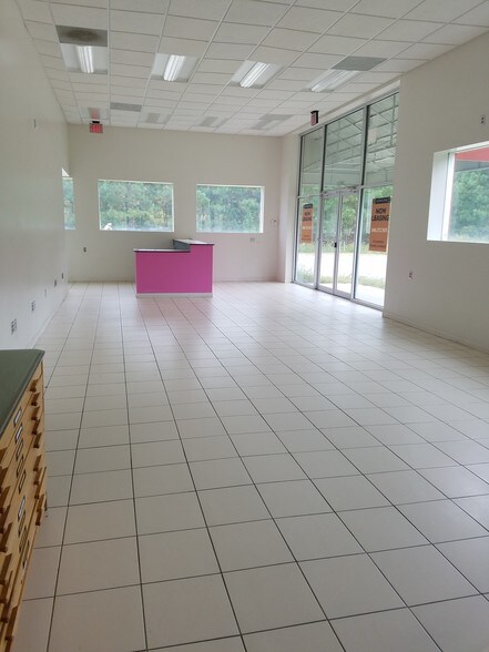 More Photos Of 16517 Bull Church Rd, Woodford Warehouse For Lease
