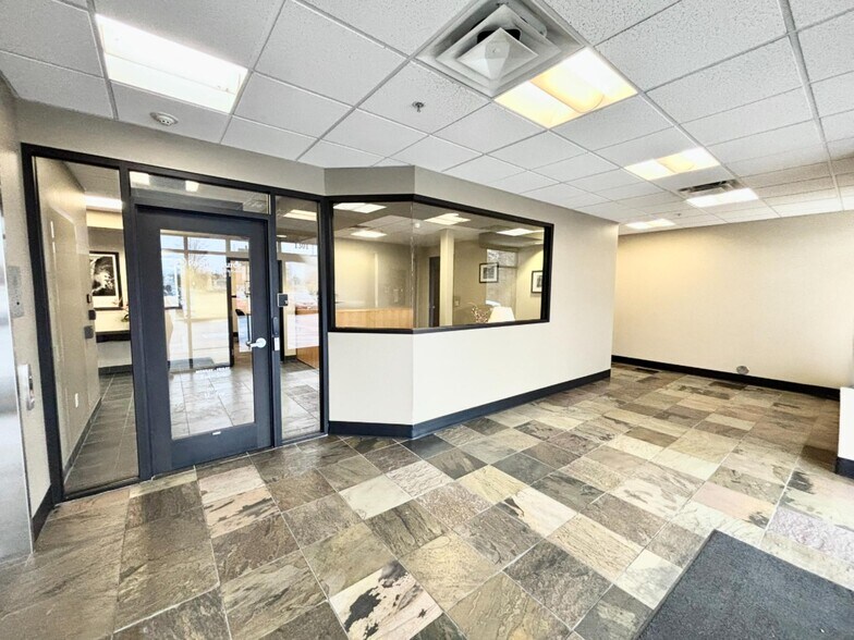More Photos Of 1301 Poplar Dr, Medford Medical For Lease