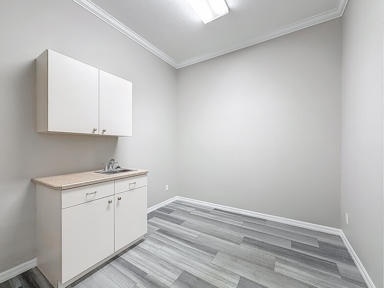 More Photos Of 15151 S US Highway 441, Summerfield Medical For Sale