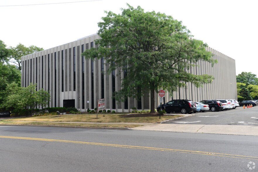 More Photos Of 67 Walnut Ave, Clark Office For Lease