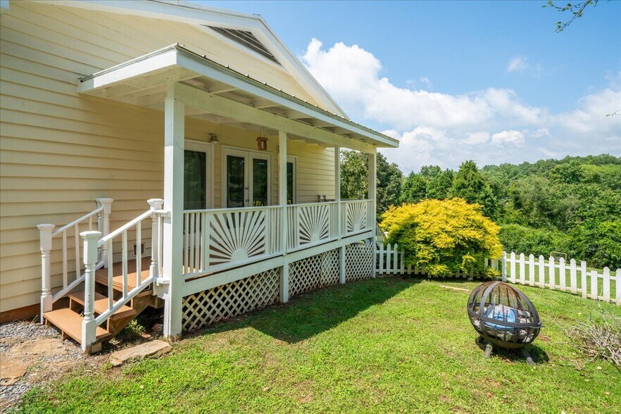 More Photos Of 441 Mull Rd, Hiawassee Hospitality For Sale