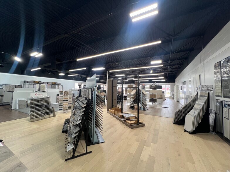 More Photos Of 33140-33150 S Gratiot Ave, Clinton Township Freestanding For Sale
