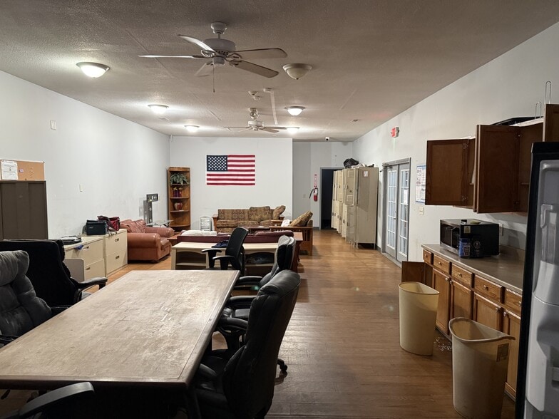 More Photos Of 3875-3883 E Livingston Ave, Columbus Warehouse For Lease