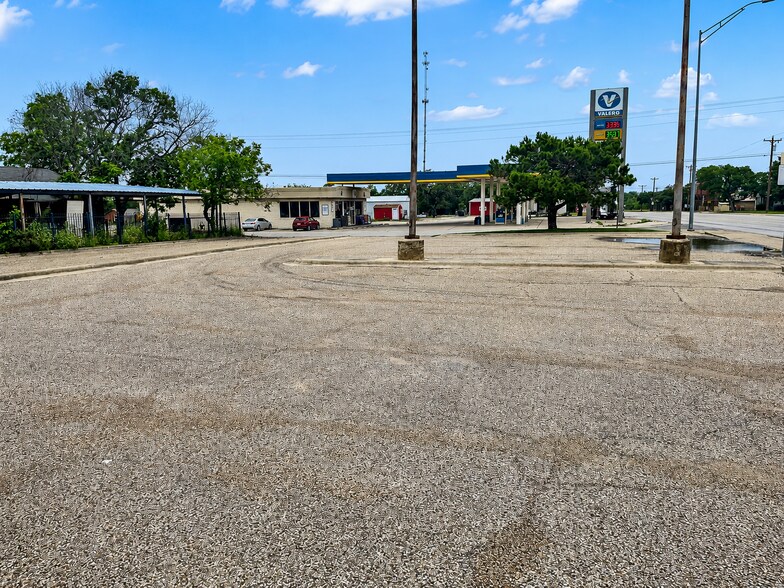 More Photos Of 101 N 4th St, Lometa Daycare Center For Sale