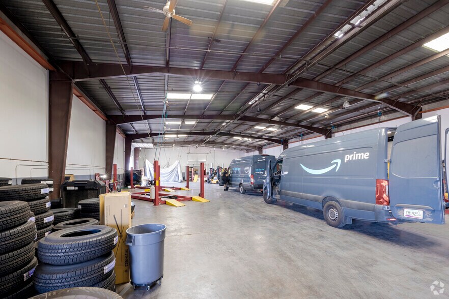 More Photos Of 1315 E Gibson Ln, Phoenix Warehouse For Lease