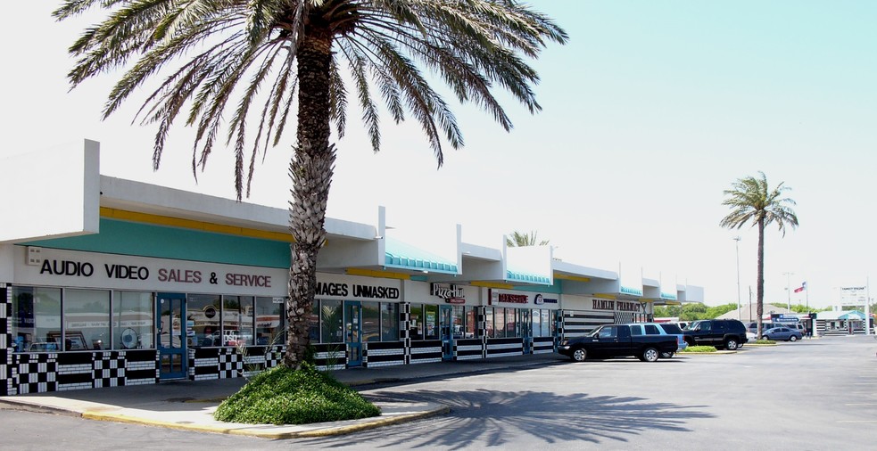 More Photos Of 3800-4060 S Staples St, Corpus Christi Storefront For Lease