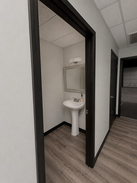 More Photos Of 3601 W Harry St, Wichita Flex For Lease