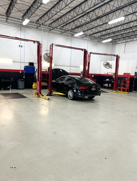 More Photos Of 208-220 NW 1st Ave, Hallandale Service For Lease