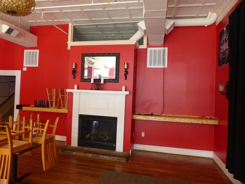 More Photos Of 19-25 W Johnson St, Staunton Storefront Retail Office For Sale