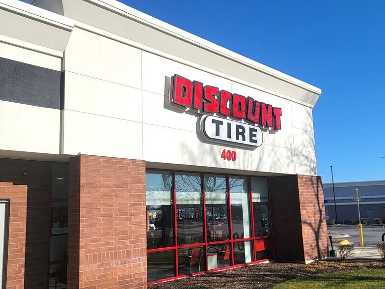 More Photos Of 410-416 W Higgins Rd, Schaumburg Storefront Retail Office For Lease