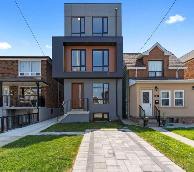 Primary Photo Of 531 Delaware Av N, Toronto Apartments For Sale