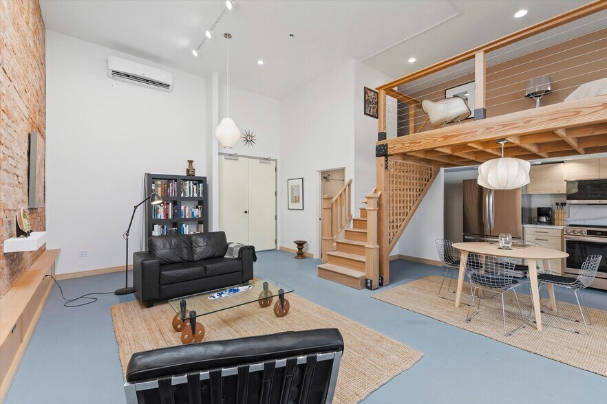 More Photos Of 511 S 1st St, Mount Vernon General Retail For Sale