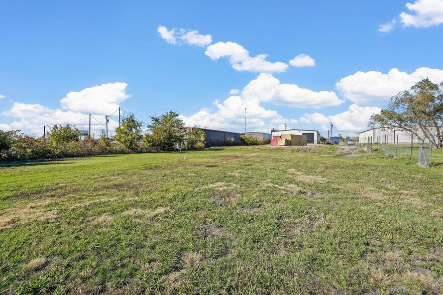 More Photos Of 4250 I-30 E, Rockwall Showroom For Sale