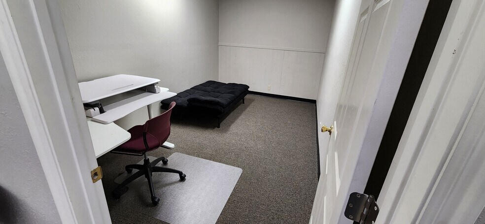 More Photos Of 324 S Meridian Rd, Meridian Storefront Retail Office For Lease