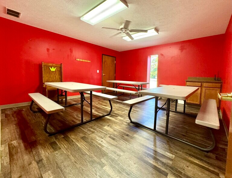 More Photos Of 2509 S 1st St, Terre Haute Showroom For Sale