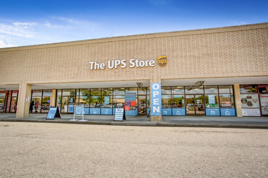 More Photos Of 102-400 Westwood Shopping Ctr, Fayetteville Unknown For Lease