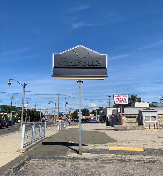 More Photos Of 4016 Main St, Bridgeport Freestanding For Lease