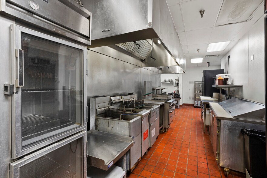 More Photos Of 10333 E Technology Blvd, Dallas Bar For Sale